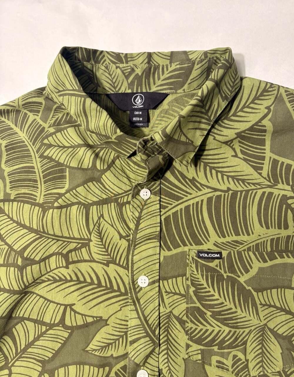 Volcom Men's Green Tropical Leaf Print Short Sleeve Button-Up Shirt